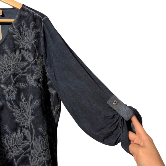 NWT Soft Surroundings Embroidered Floral Pull Tab Cotton Stretch Tunic Top - Picture 5 of 9